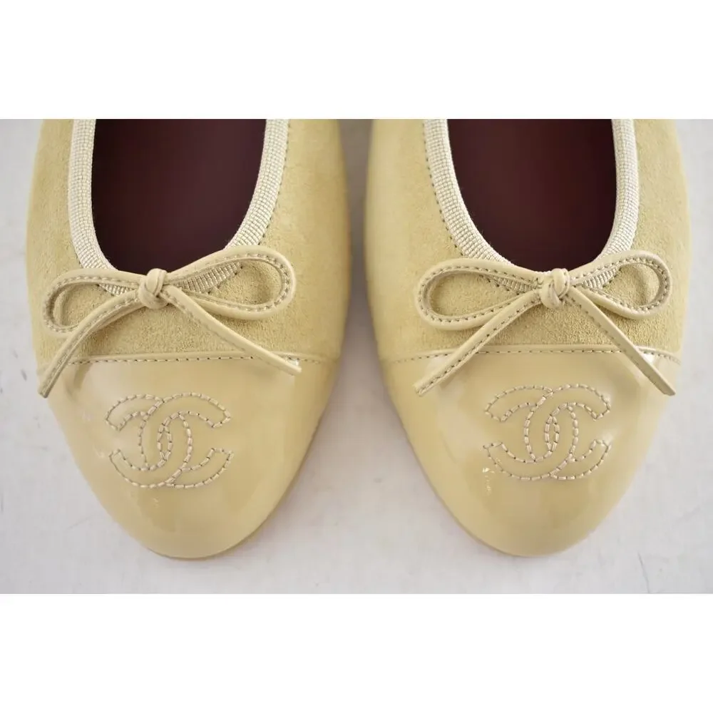 Chanel 26A Beige Suede Patent Leather CC Logo Bow Tie Ballet Ballerina Flat 39.5 - Picture 11 of 16